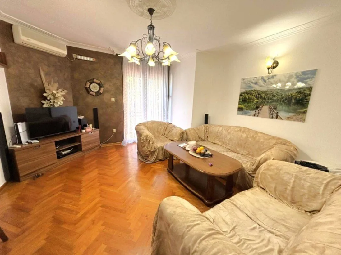 Sale, five bedroom apartment, 180m², Stari Aerodrom, Podgorica
