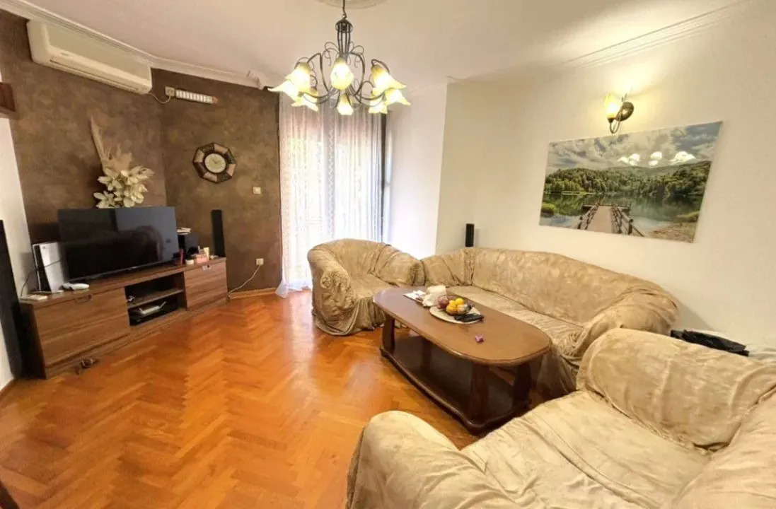 Sale, five bedroom apartment, 180m², Stari Aerodrom, Podgorica