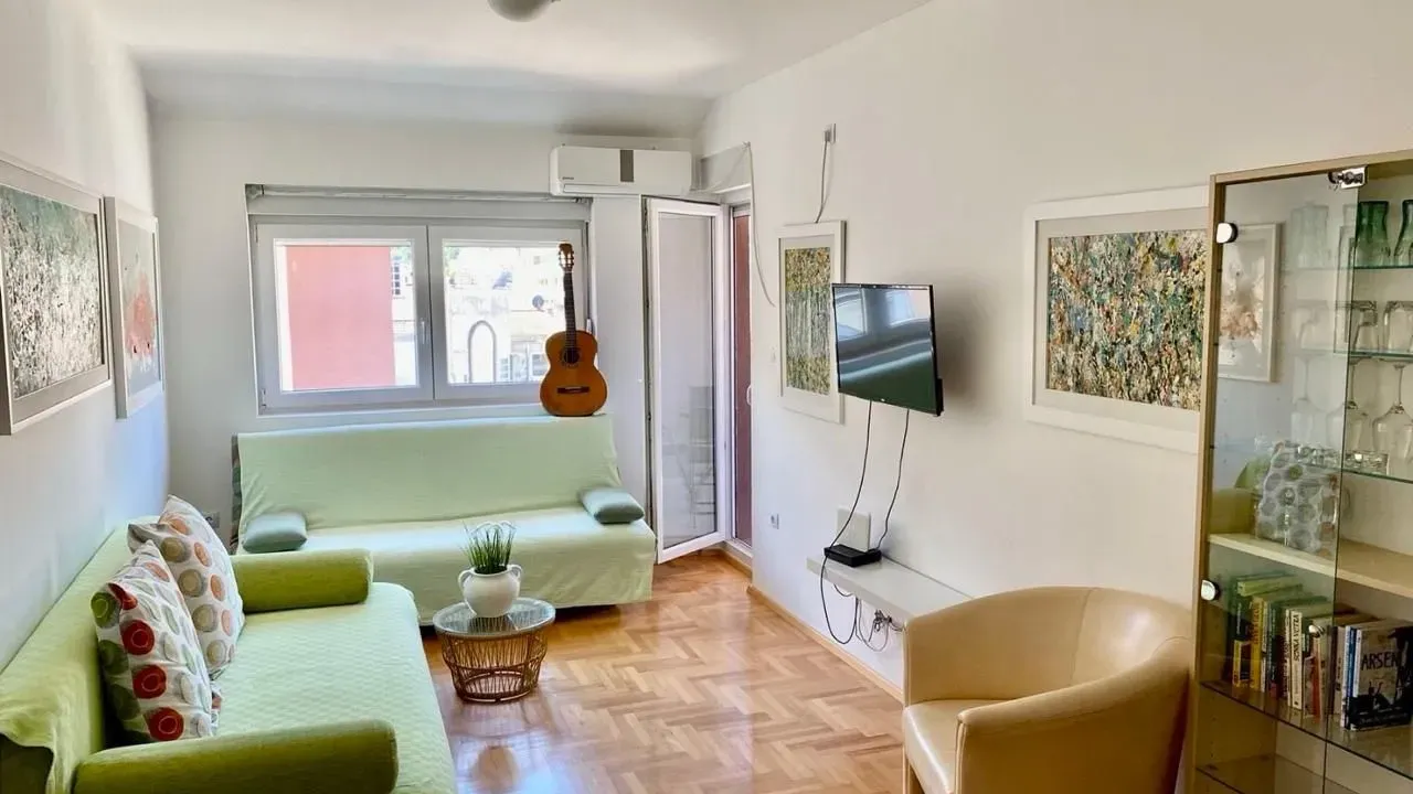 Rent, one bedroom apartment, 40m², Rozino, Budva