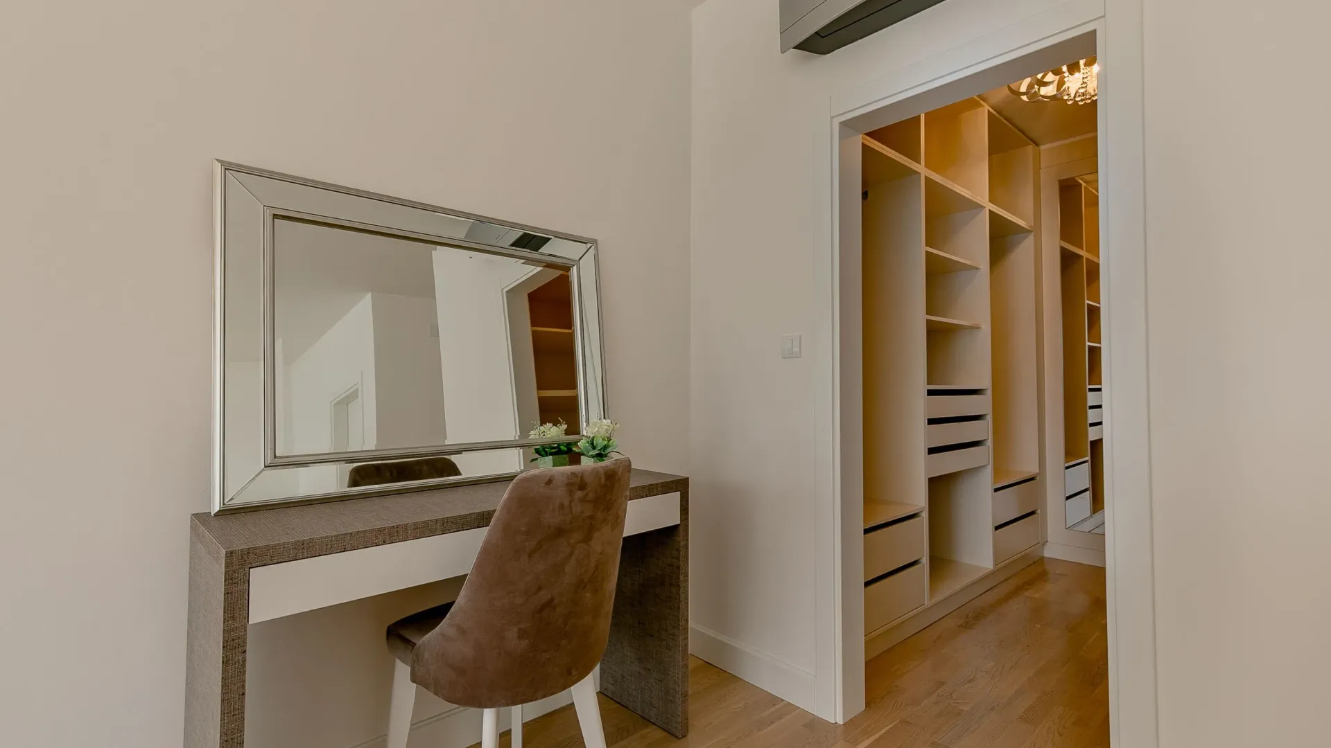 Prodaja, kuća, 282m², Njivice, Herceg Novi