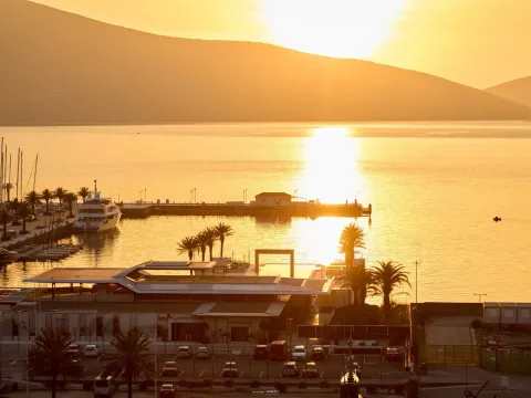 Prodaja, dvosoban stan, 81m², Porto Montenegro, Tivat - image 17