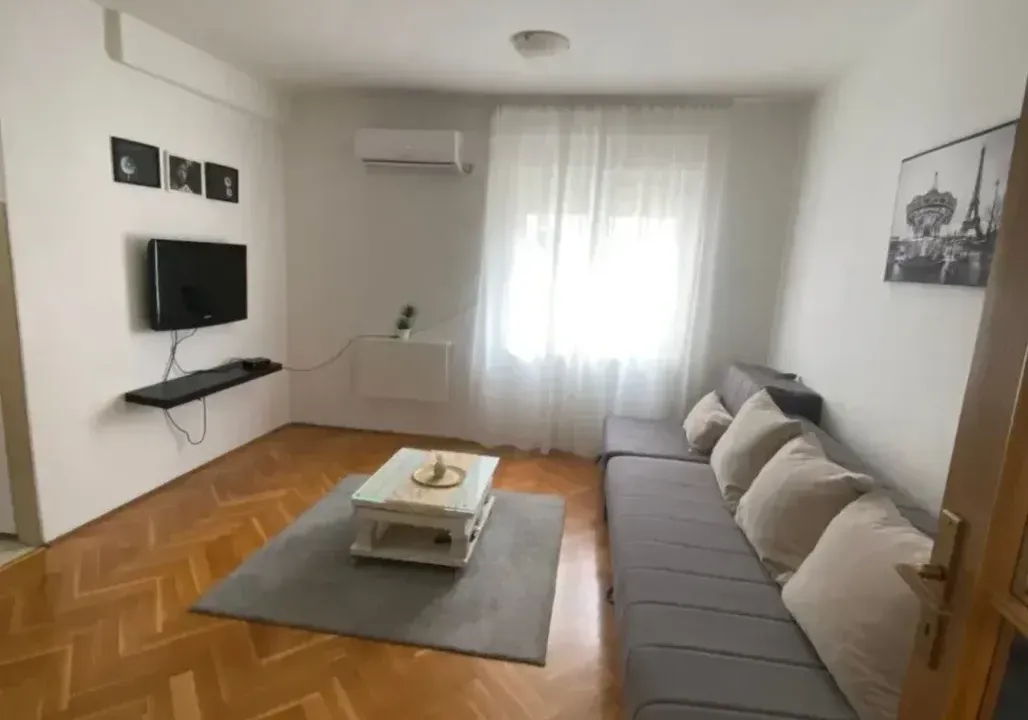 Izdavanje, garsonjera, 30m², Blok 9, Podgorica