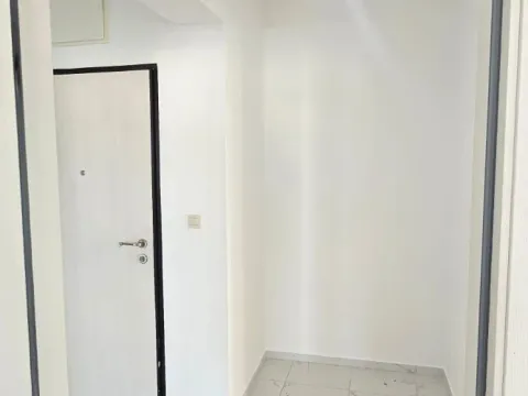 Izdavanje, dvosoban stan, 70m², Zagorič, Podgorica - image 12