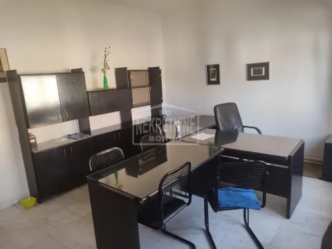 Izdavanje, poslovni prostor, 27m², Centar, Subotica - image 1