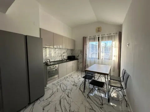 Prodaja, četvorosoban stan, 87m², Centar, Budva - image 5