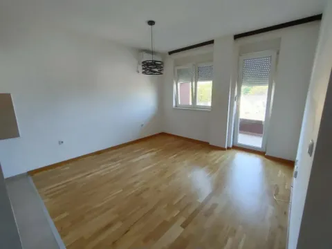 Izdavanje, dvosoban stan, 42m², Telep, Novi Sad Sve Podlokacije - image 3