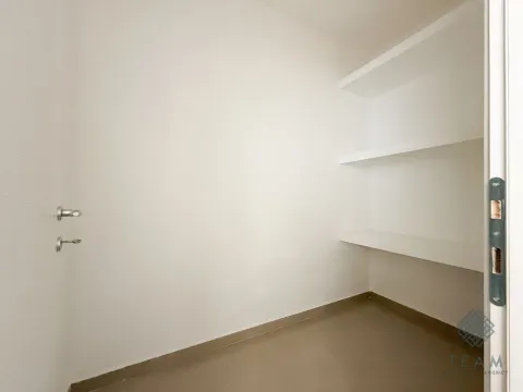 Izdavanje, poslovni prostor, 150m², Stari Aerodrom, Podgorica - image 7