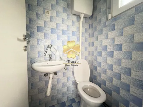 Izdavanje, kuća, 200m², Tološi, Podgorica - image 13