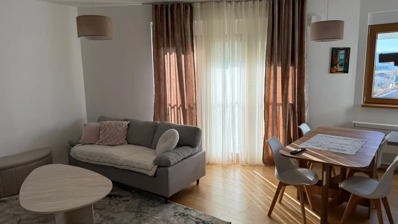Izdavanje, jednosoban stan, 42m², Tološka šuma, Podgorica