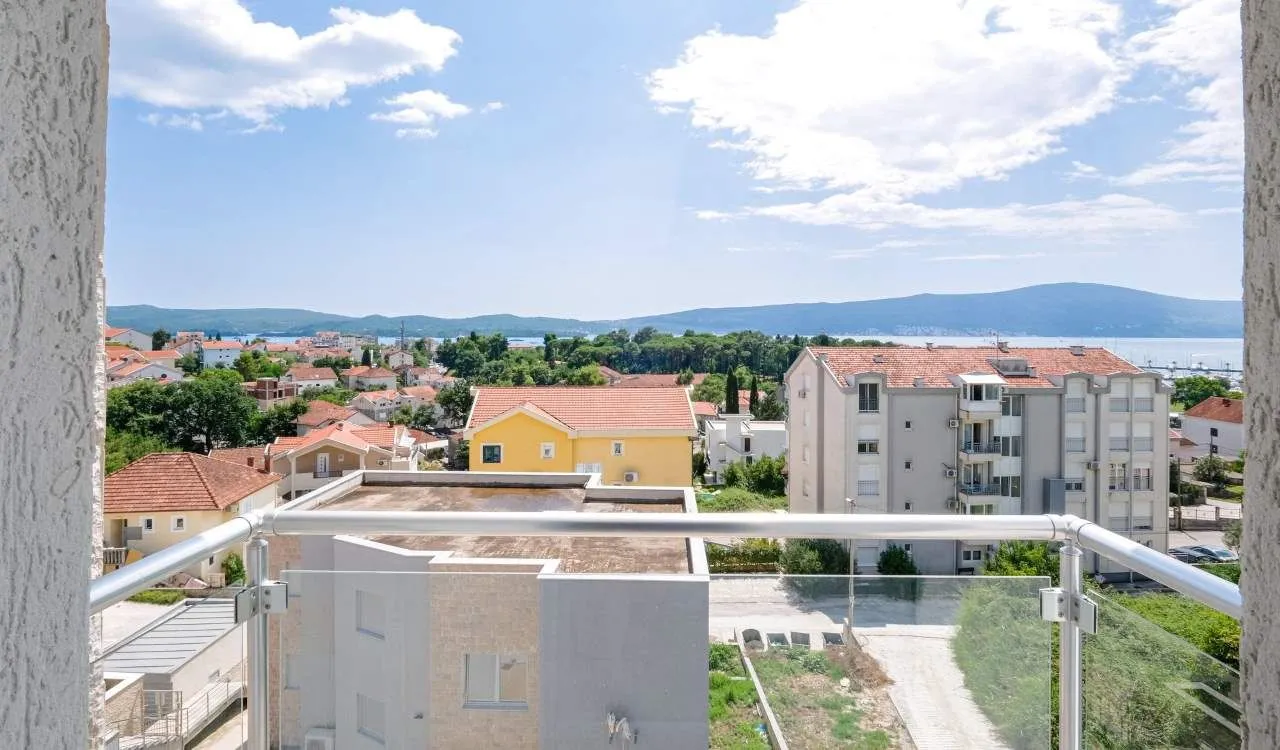 Prodaja, trosoban stan, 116m², Centar, Tivat