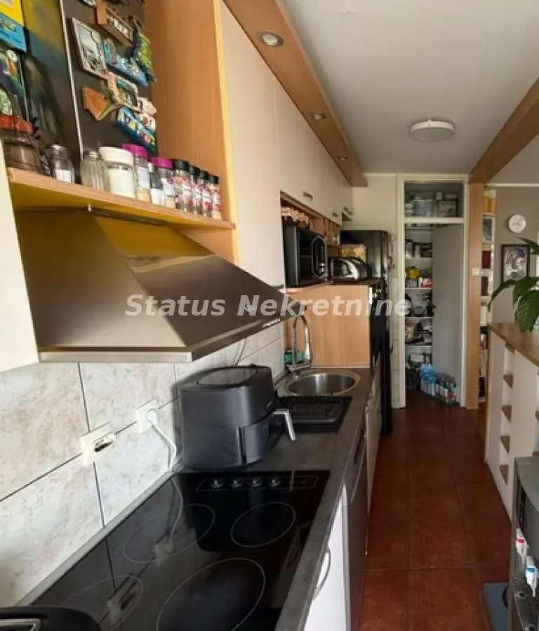 Prodaja, dvosoban stan, 76m², Novo naselje, Novi Sad