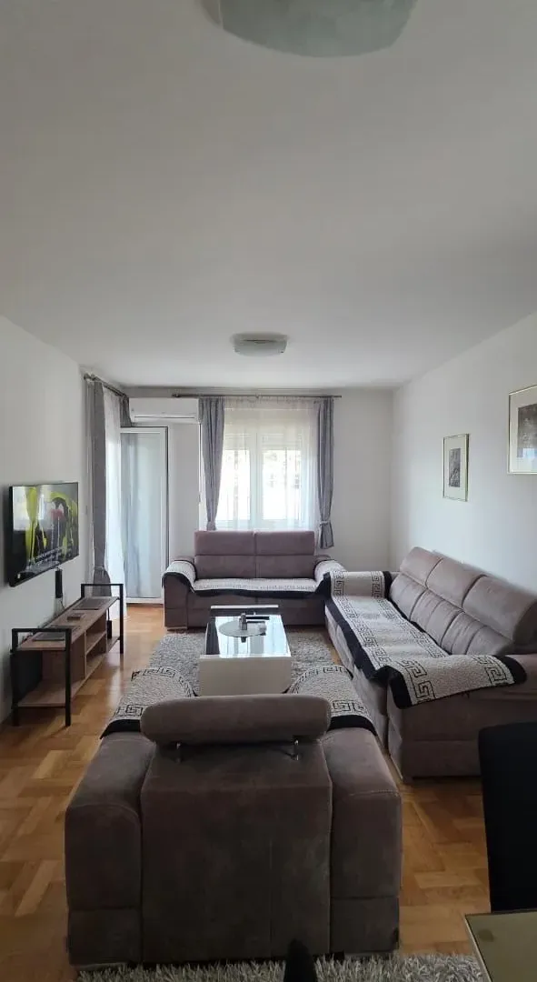 Izdavanje, dvosoban stan, 76m², Seljanovo, Tivat