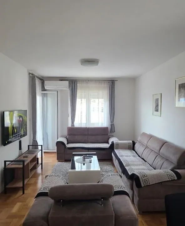 Izdavanje, dvosoban stan, 76m², Seljanovo, Tivat