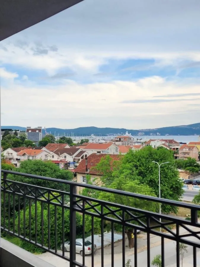 Rent, three bedroom apartment, 75m², Seljanovo, Tivat