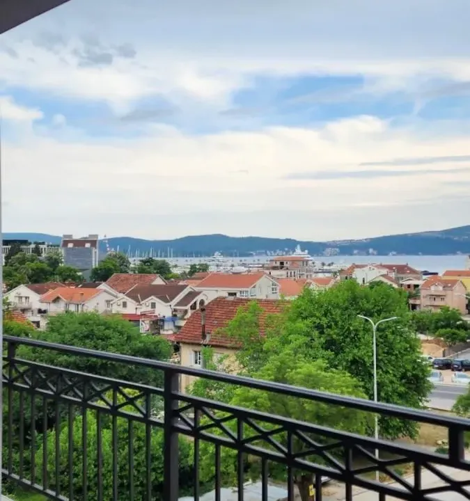 Izdavanje, trosoban stan, 75m², Seljanovo, Tivat