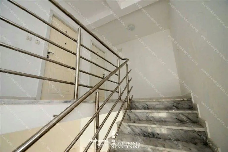 Prodaja, dvosoban stan, 72m², Đenovići, Herceg Novi