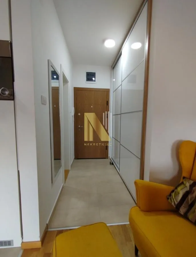 Izdavanje, garsonjera, 27m², Petrovaradin, Novi Sad