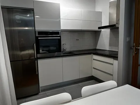 Izdavanje, jednosoban stan, 45m², City Kvart, Podgorica - image 1
