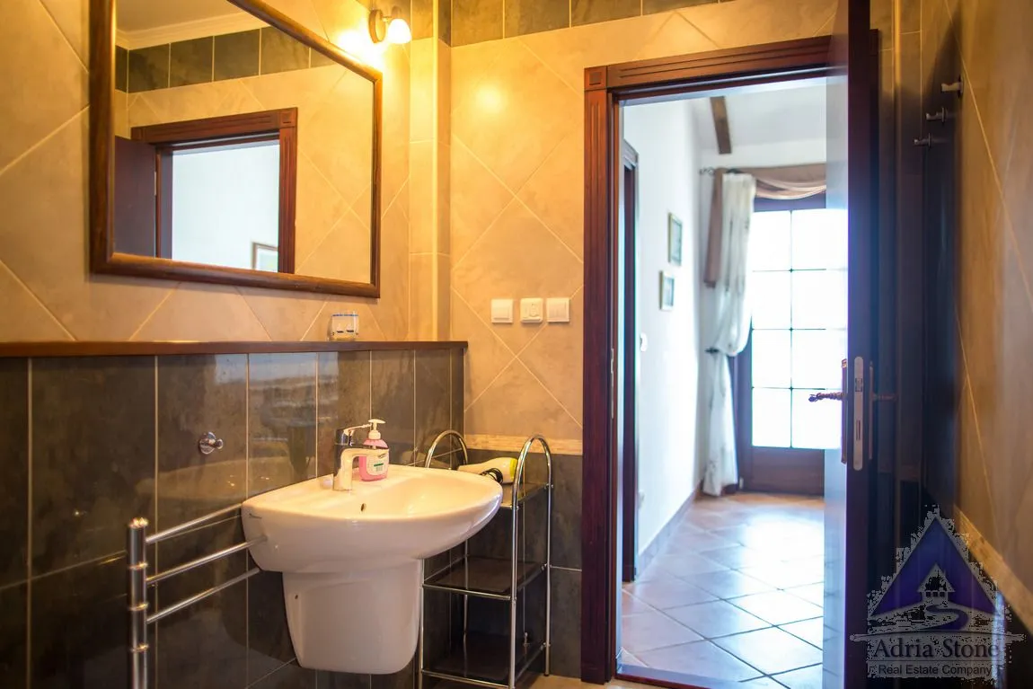 Prodaja, ugostiteljski objekat, 235m², Kostanjica, Kotor