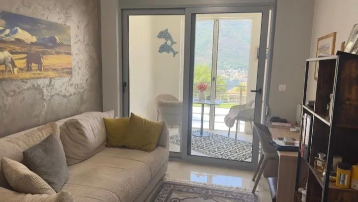 Prodaja, dvosoban stan, 75m², Dobrota, Kotor