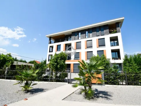 Izdavanje, trosoban stan, 95m², City Kvart, Podgorica - image 1