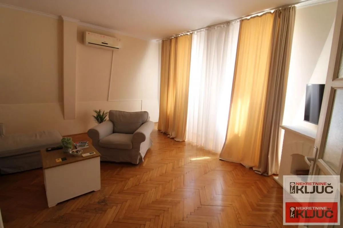 Izdavanje, trosoban stan, 75m², Centar, Novi Sad