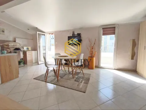 Izdavanje, garsonjera, 40m², Stari Aerodrom, Podgorica - image 3