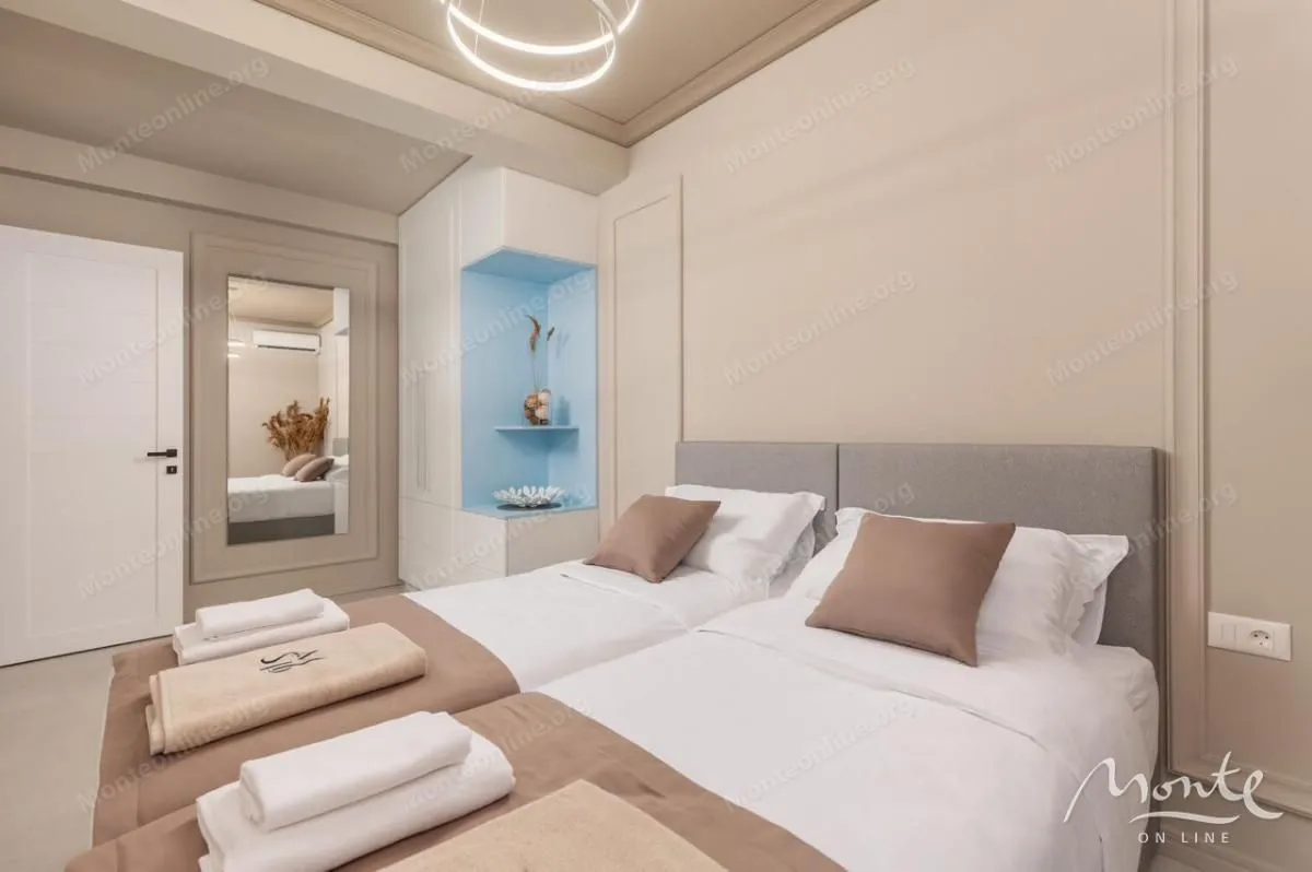 Prodaja, trosoban stan, 204m², Dobrota, Kotor