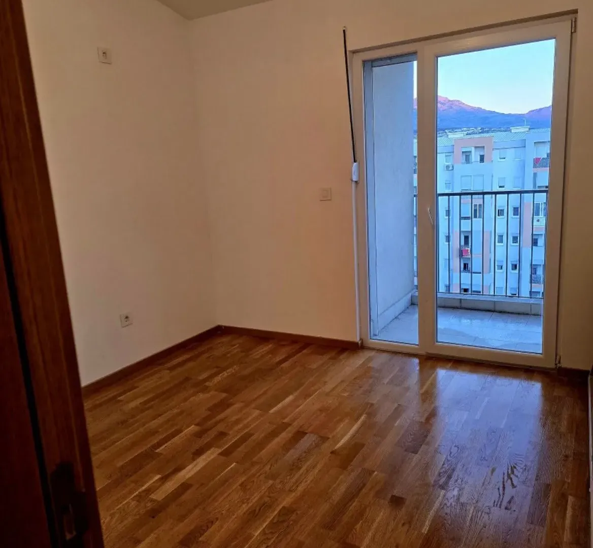 Prodaja, dvosoban stan, 72m², Stari Aerodrom, Podgorica