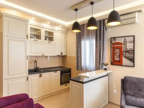 Izdavanje, stan, 55m², Centar, Tivat - image 5