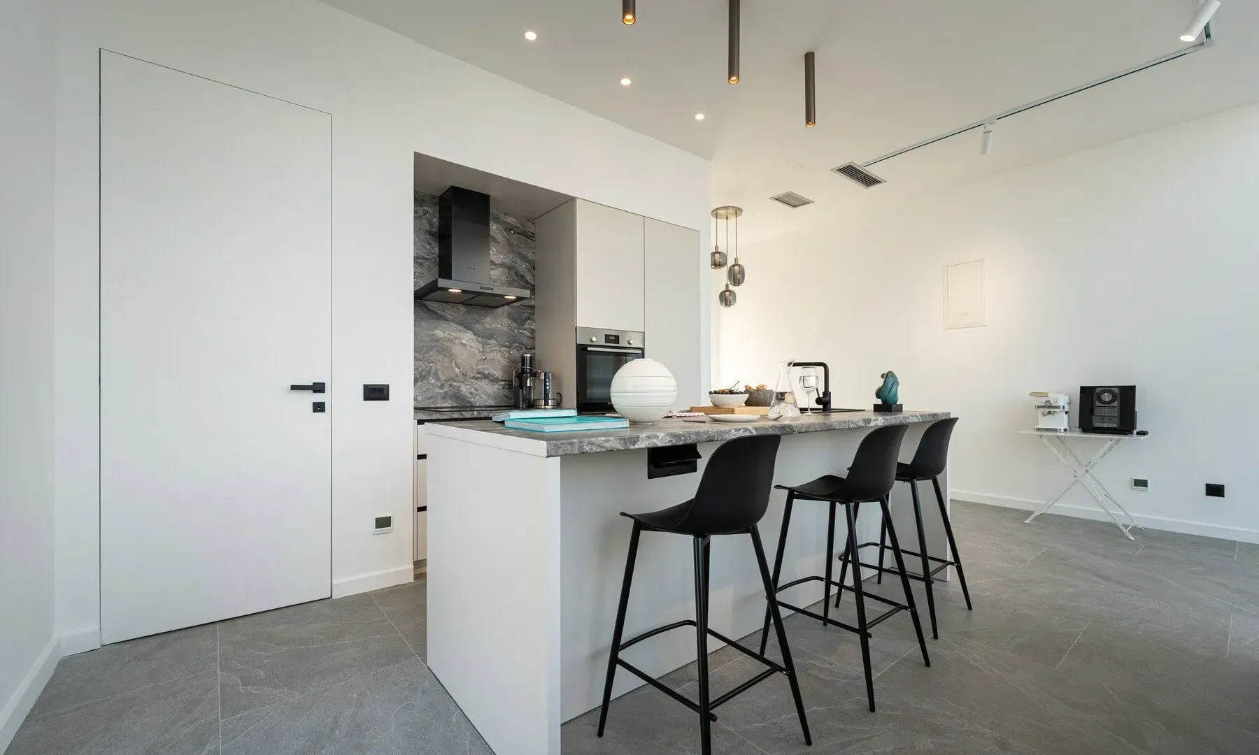 Rent, one bedroom apartment, 144m², Krašići, Tivat
