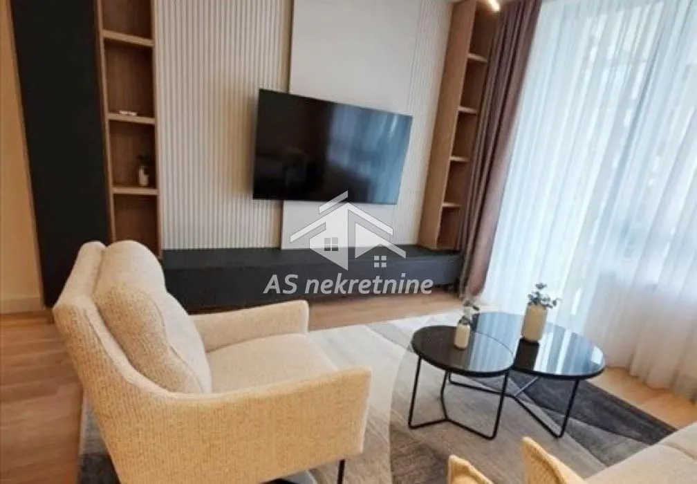 Izdavanje, trosoban stan, 86m², Savski Venac, Beograd