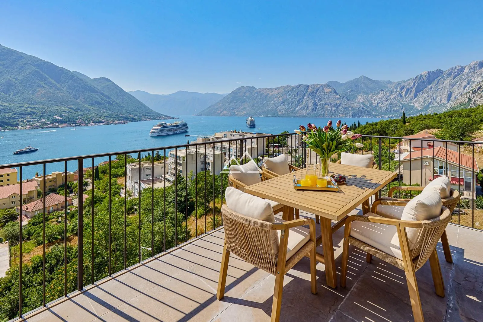 Sale, three bedroom apartment, 158m², Dobrota, Kotor