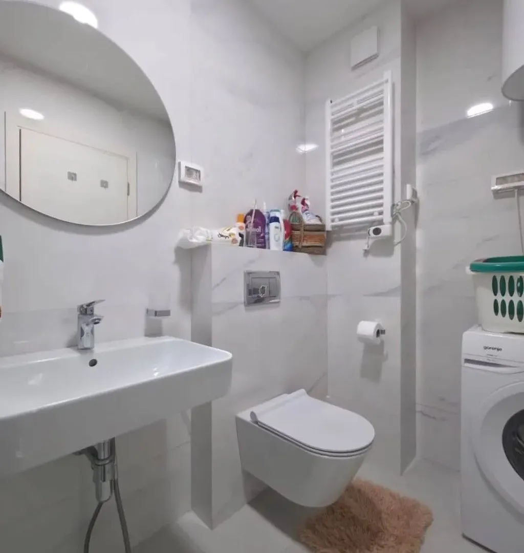 Izdavanje, jednosoban stan, 49m², Central Point, Podgorica