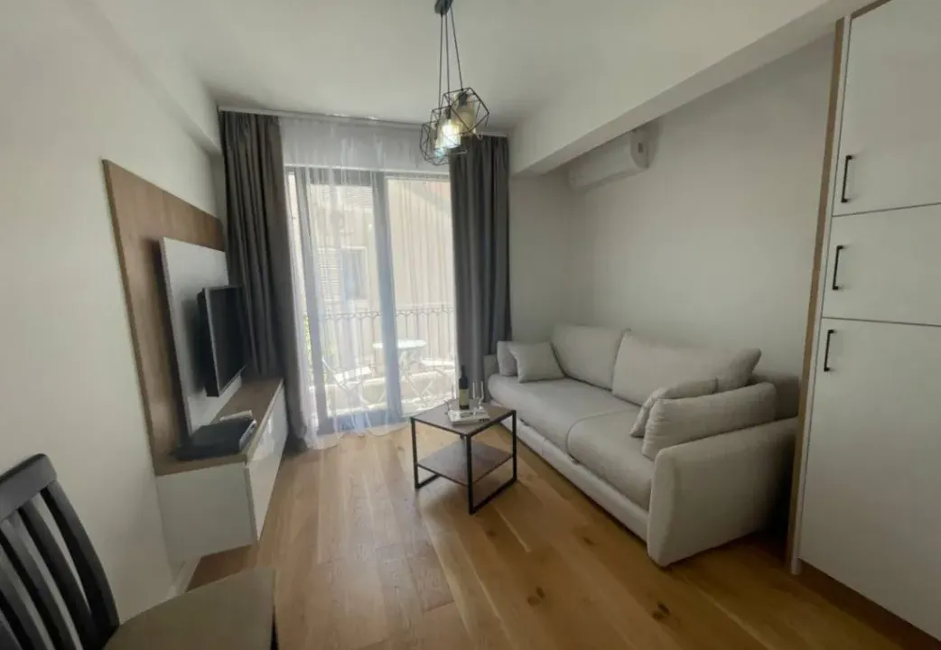 Izdavanje, jednosoban stan, 35m², Centar, Budva