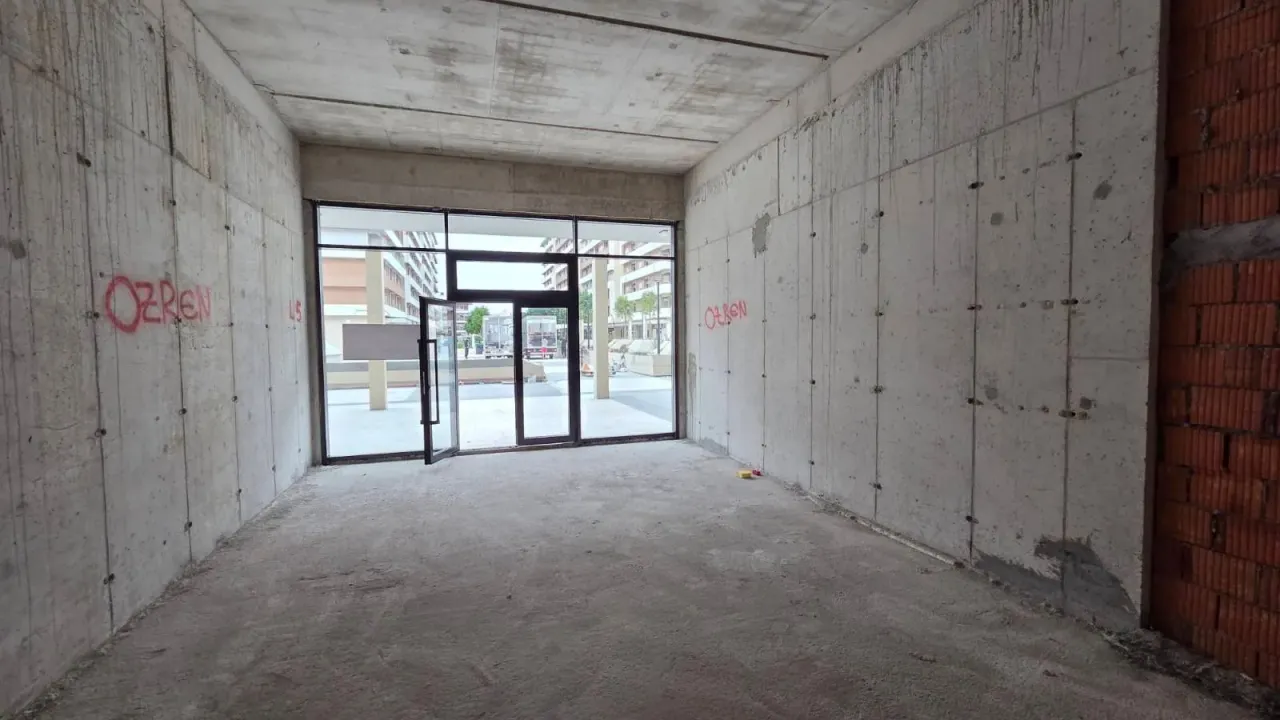 Izdavanje, poslovni prostor, 43m², Central Point, Podgorica