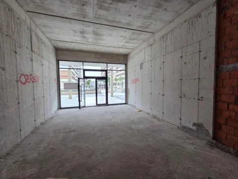 Izdavanje, poslovni prostor, 43m², Central Point, Podgorica