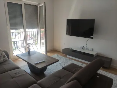 Rent, one bedroom apartment, 42m², Stari Aerodrom, Podgorica - image 1