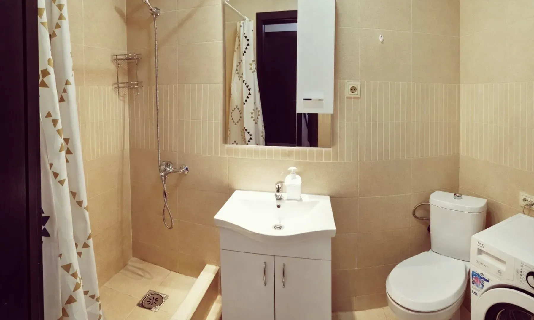 Izdavanje, jednosoban stan, 59m², Blok 5, Podgorica