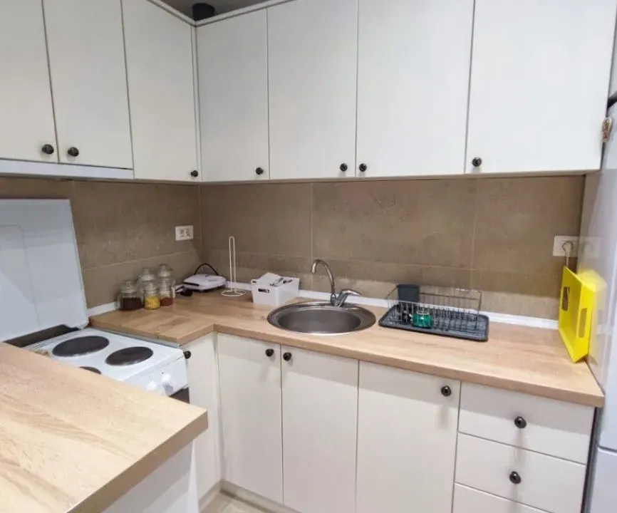 Izdavanje, jednosoban stan, 45m², Blok 6, Podgorica
