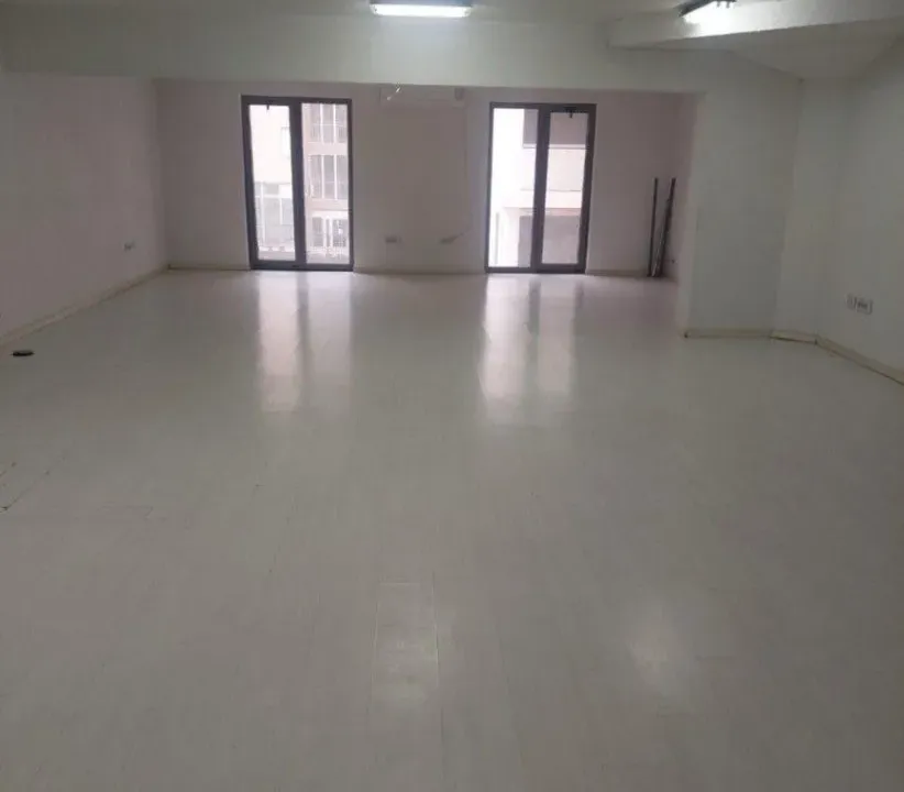 Izdavanje, poslovni prostor, 172m², 1 maj, Podgorica
