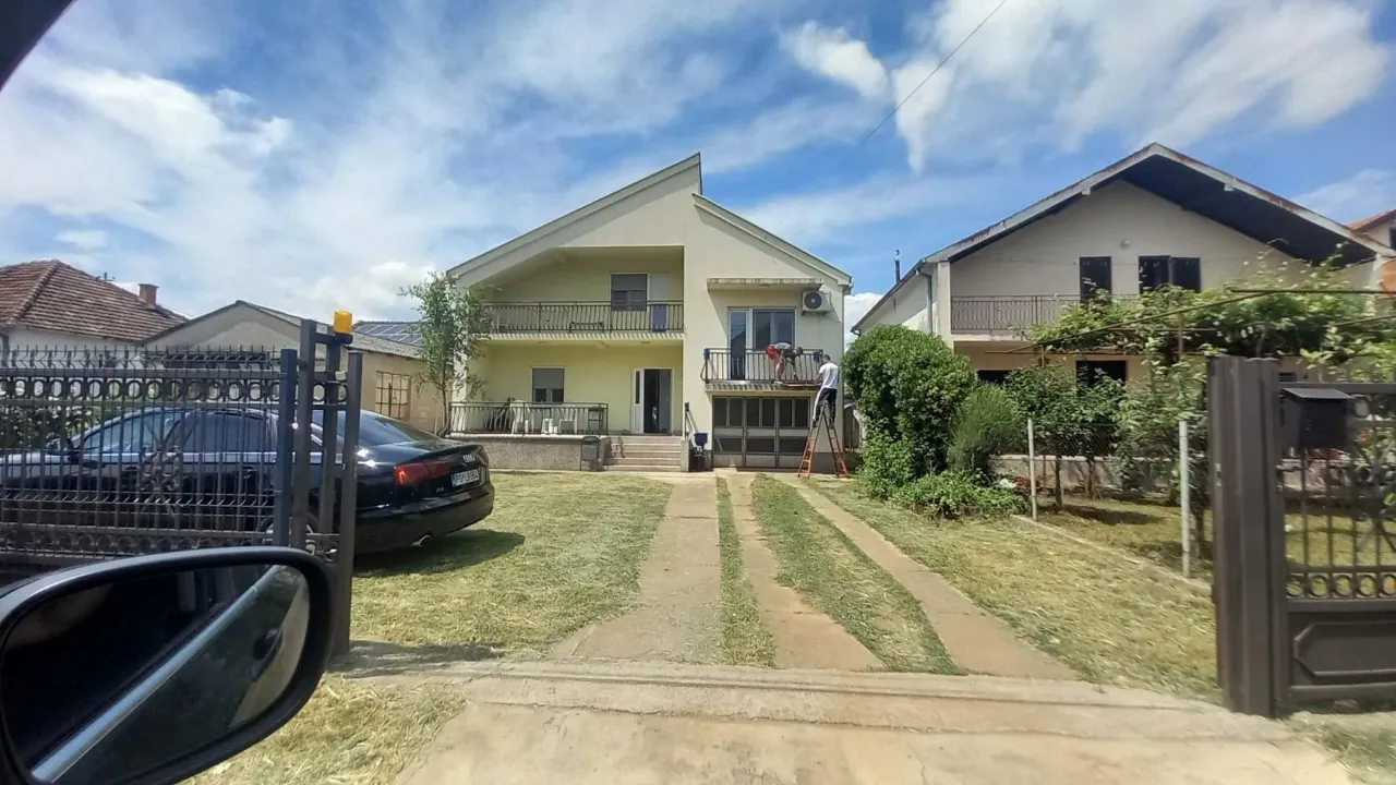 Rent, house, 200m², Blok 9, Podgorica