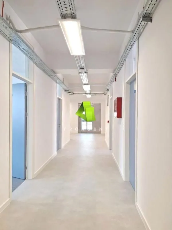 Rent, office space, 28m², Medijana, Niš