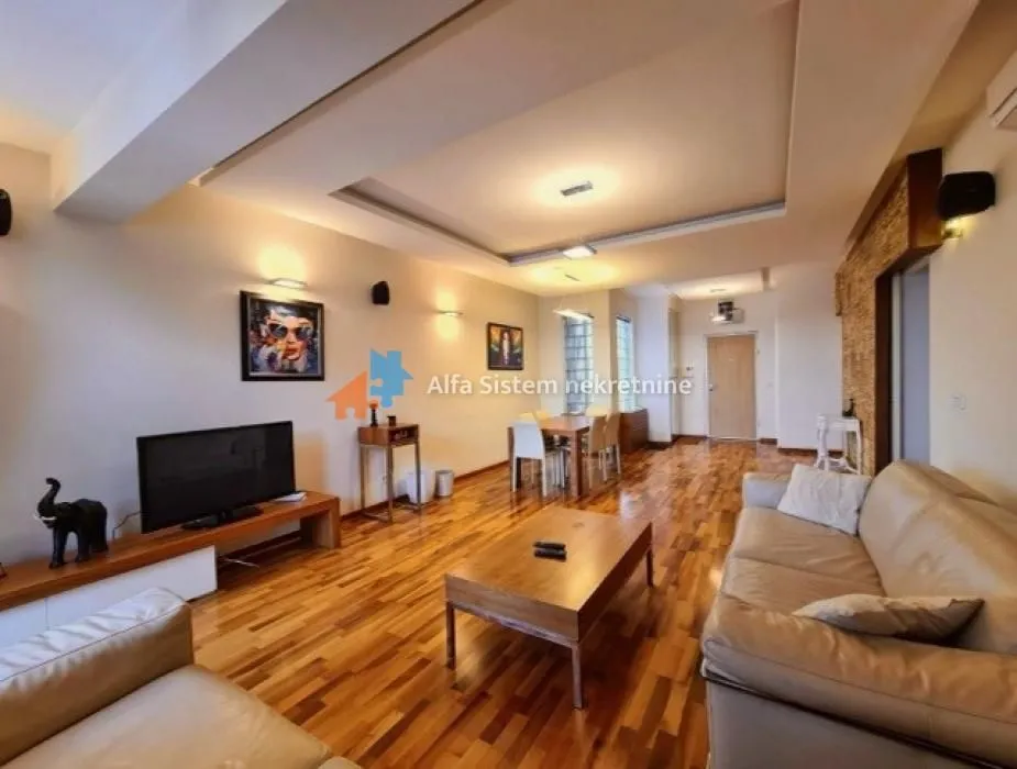 Izdavanje, trosoban stan, 130m², Stari Grad, Beograd