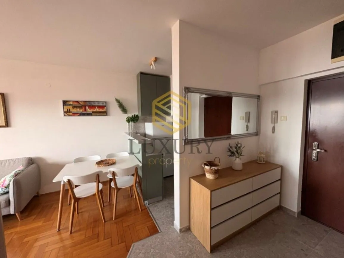 Izdavanje, jednosoban stan, 45m², Centar, Tivat