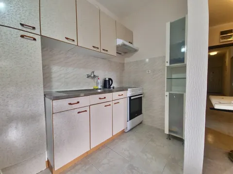 Rent, two bedroom apartment, 60m², Budva, Crna Gora - image 7