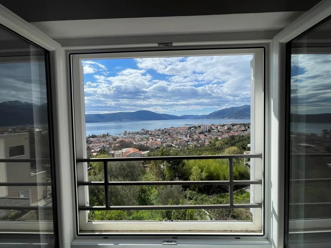 Izdavanje, jednosoban stan, 60m², Tivat, Crna Gora