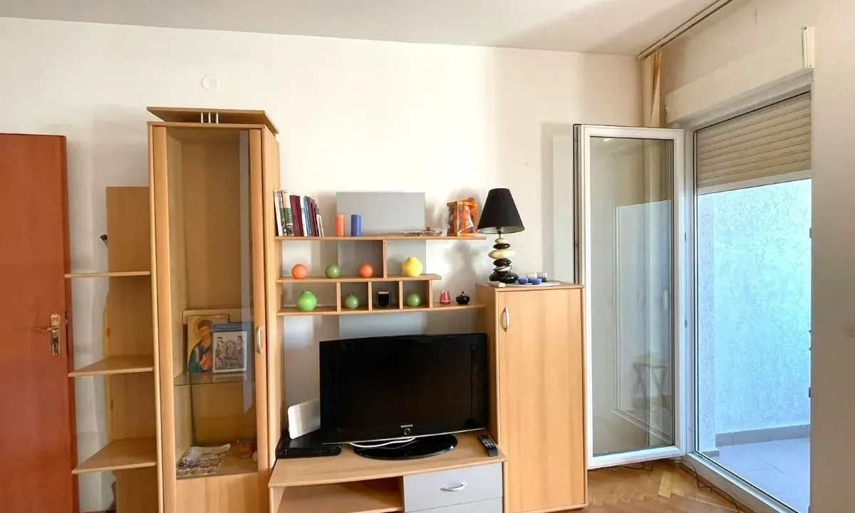 Rent, apartment, 33m², Centar, Bar