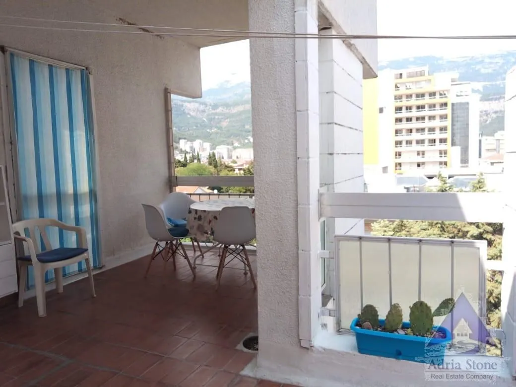 Rent, one bedroom apartment, 42m², Centar, Budva