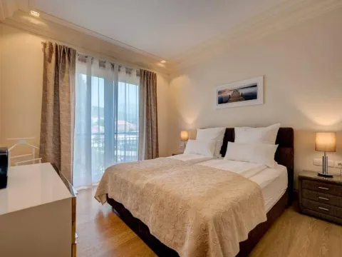 Izdavanje, jednosoban stan, 79m², Tivat, Crna Gora - image 2